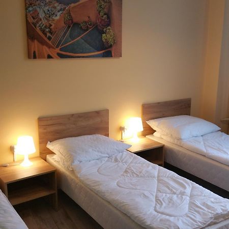 Kaktus Guest House 2 วอร์ซอ ภายนอก รูปภาพ